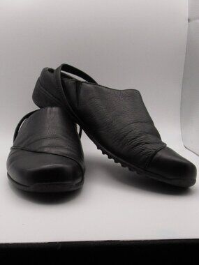 Munro Black Strap Mules Size 10 Very Good Condition Made in USA Rubber Sole